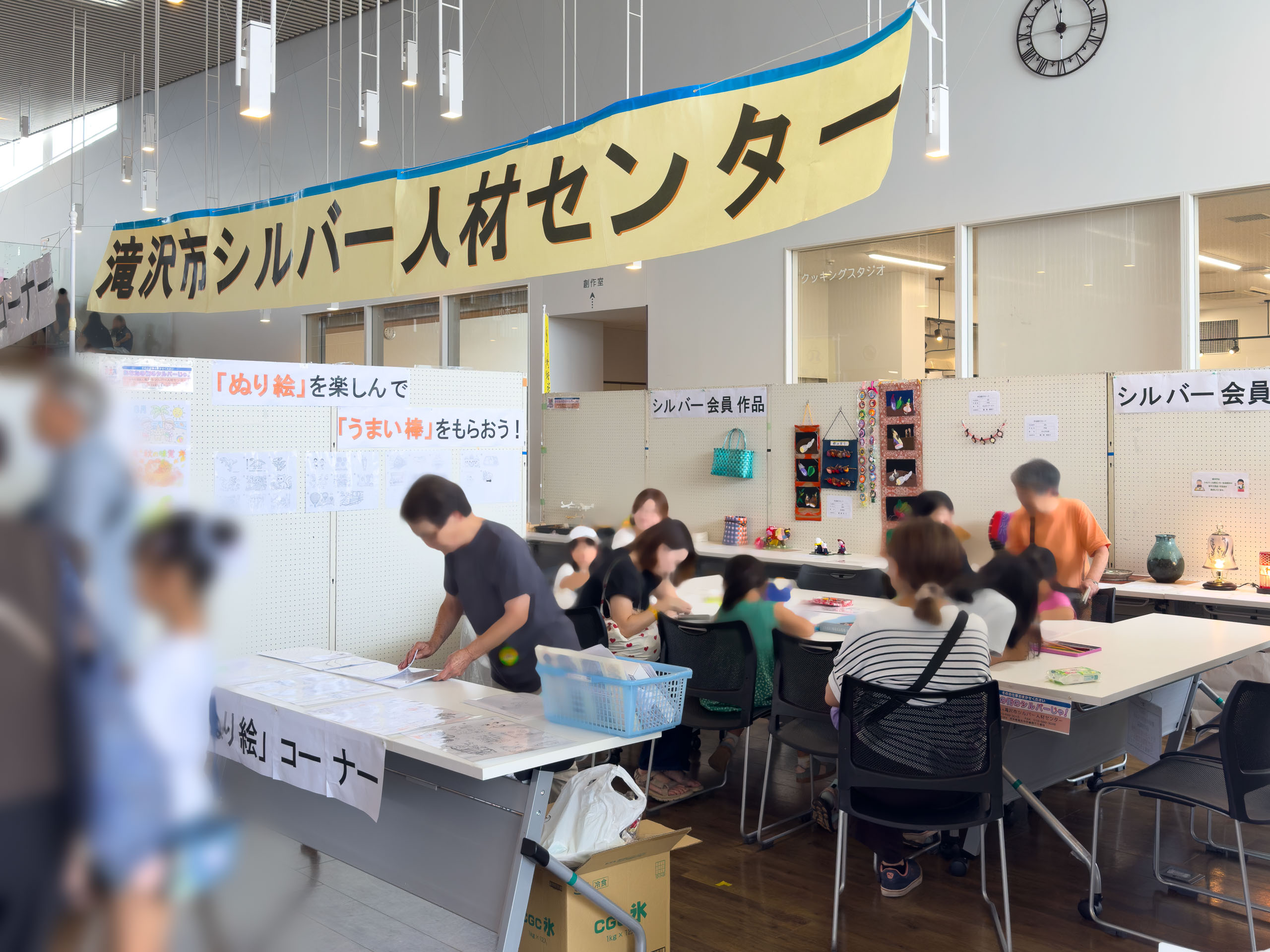 シルバー人材センターのぬり絵コーナー