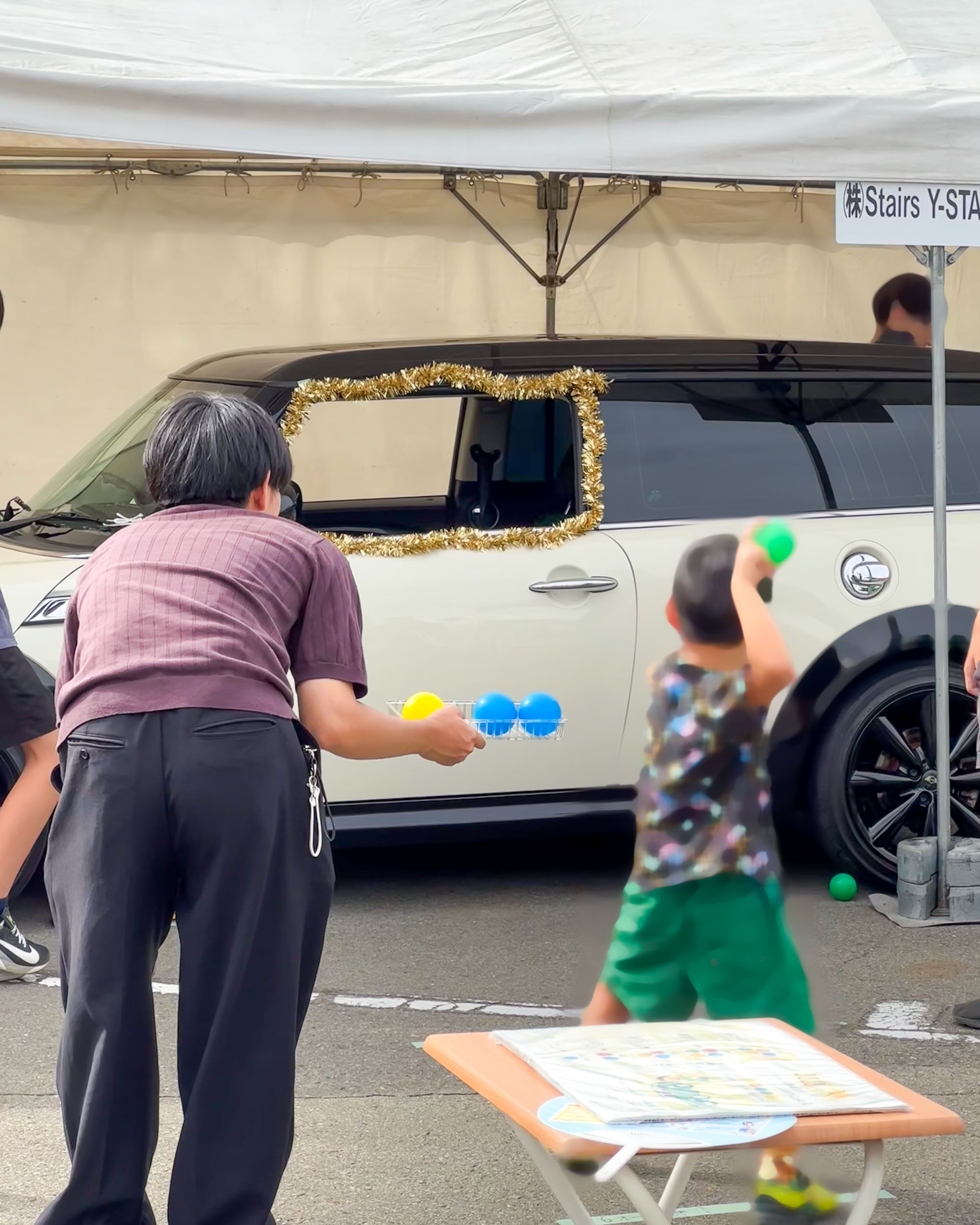 的あてゲームに挑戦する子ども