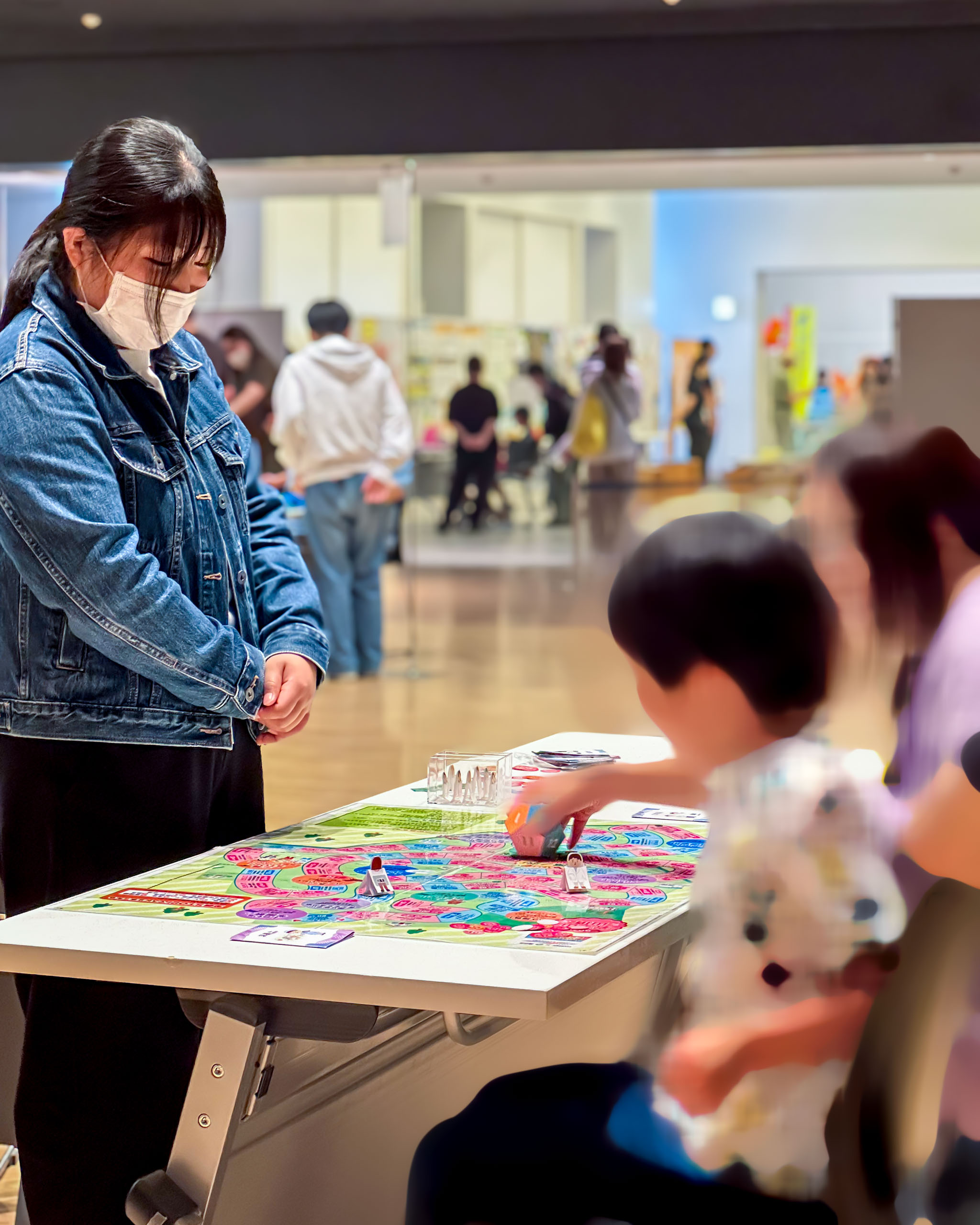 ワークショップに取り組む子ども